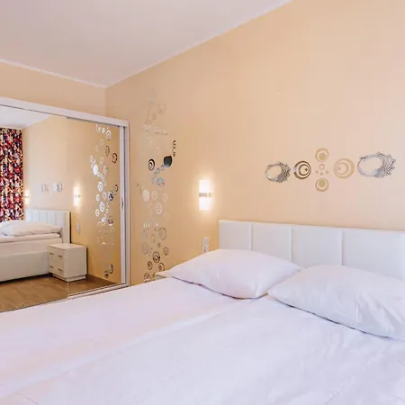 Bright Sun Seasons 24 In Close To The With Parking And Balcony By Renters Апартаменты