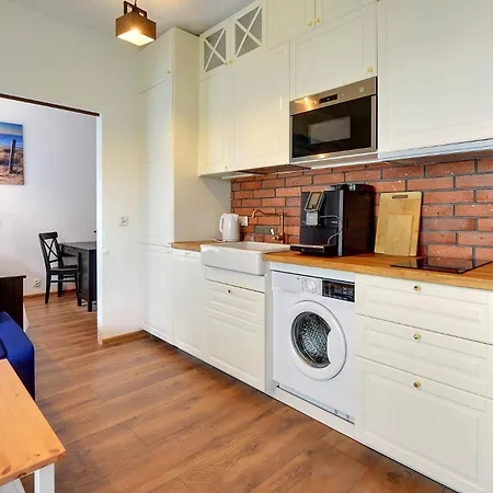 Bright Sun Seasons 24 In Close To The With Parking And Balcony By Renters Appartamento